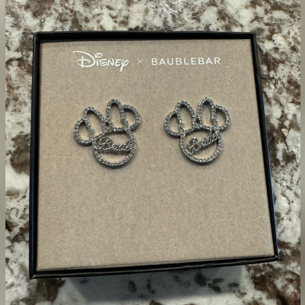 Disney Bride Earrings 🤍 - Picture 1 of 4